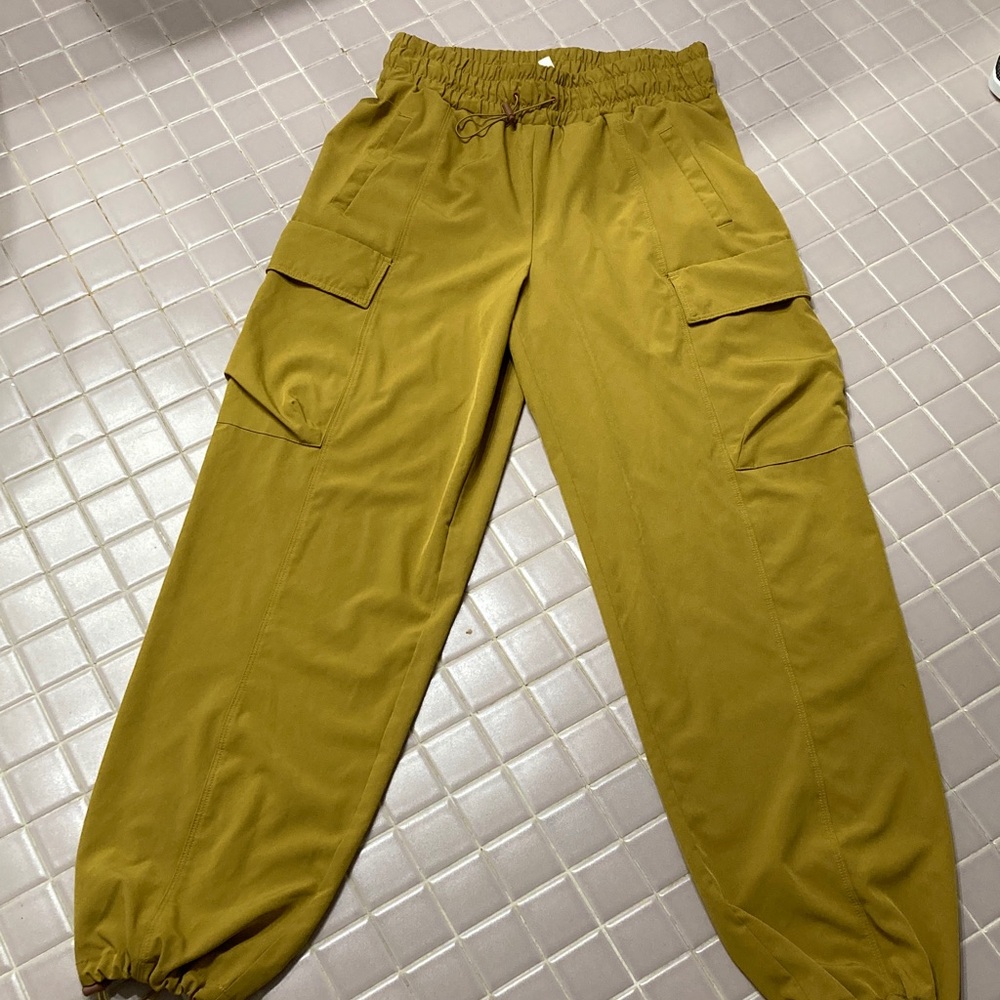 Fabletics Mustard Cargo Pants for women. Never worn.